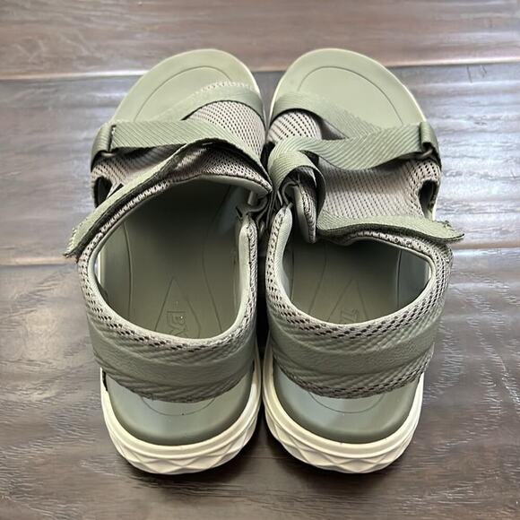 Teva Mens size 9 olive green adjustable strap sandals - Picture 4 of 7